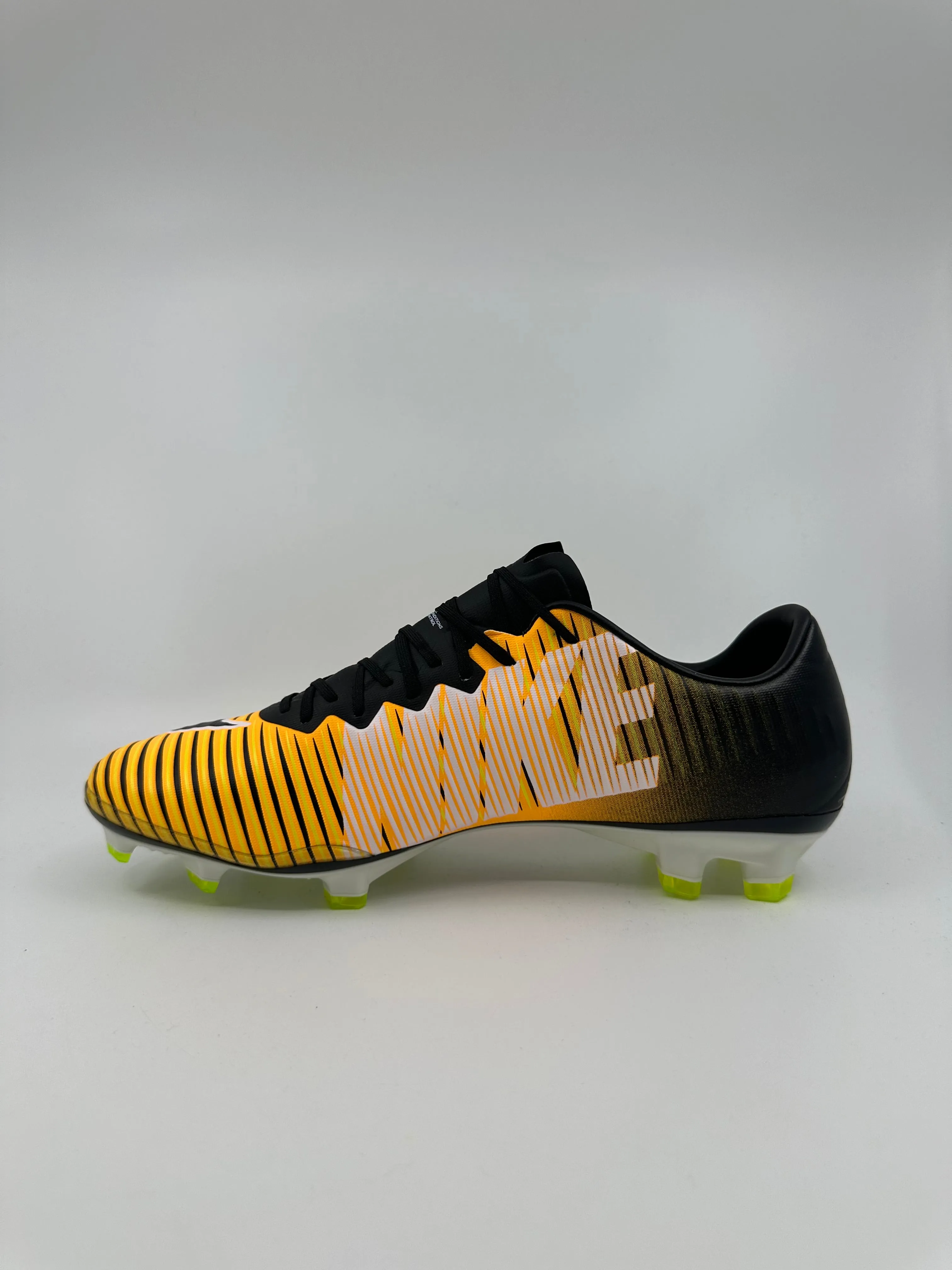 Nike Mercurial Vapor XI - Left foot size 42 Right foot 43