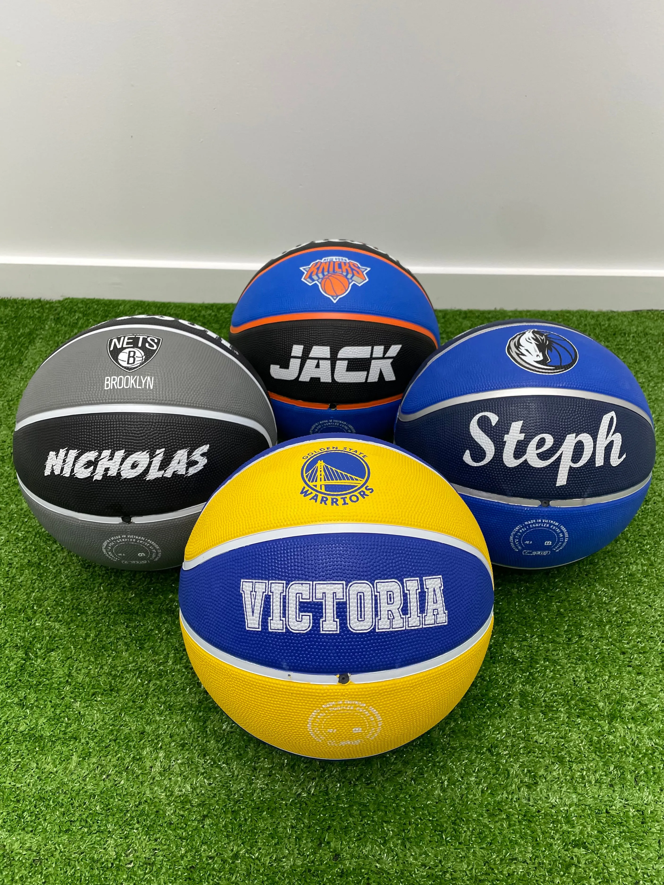 Personalised NBA Official New York Knicks Team Basketball (Size 7)